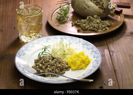 Haggis neeps y tatties scotch whisky, Escocia comida tradicional