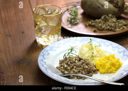 Haggis neeps y tatties scotch whisky, Escocia comida tradicional