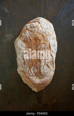 Pan artesano sobre una tabla de madera
