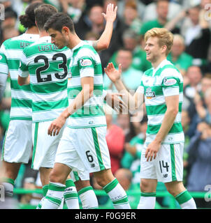 Glasgow, Escocia. 15 Aug, 2015. Scottish Premiership. Celtic versus Inverness CT. Stuart Armstrong celebra su gol Crédito: Además de los deportes de acción/Alamy Live News