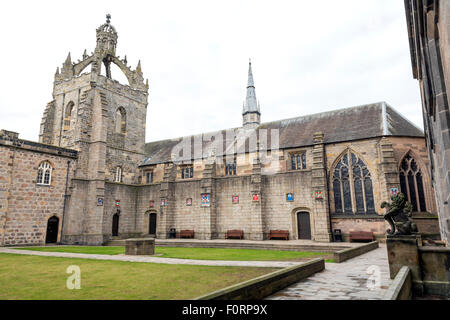 Quadrangle en King's College, la Universidad de Aberdeen, Escocia, Reino Unido Foto de stock