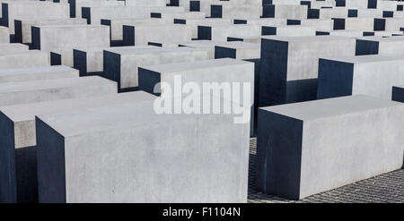 Las estelas de hormigón en el Memorial del Holocausto en Berlín, Alemania Foto de stock