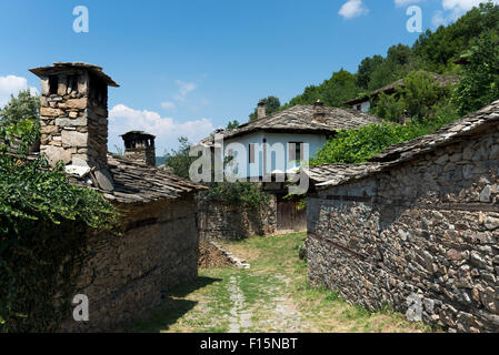 Aldea de Leshten en la provincia de Blagoevgrad, Bulgaria Foto de stock