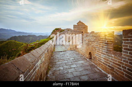 La Gran Muralla de China al amanecer. Foto de stock