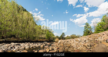 Ver el río Tugela cerca de las montañas Drakensberg Foto de stock