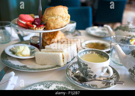 El tradicional té de la tarde (en la Wellcome Collection, Londres). Foto de stock
