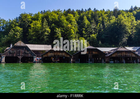 Lago alpino de montaña, Obersee en verano, el Parque Nacional de Konigsee, Bayern, Alemania Foto de stock