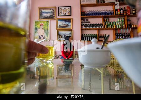 Vietnam, Sapa ,dentro de una tienda de café alrededor del lago Foto de stock