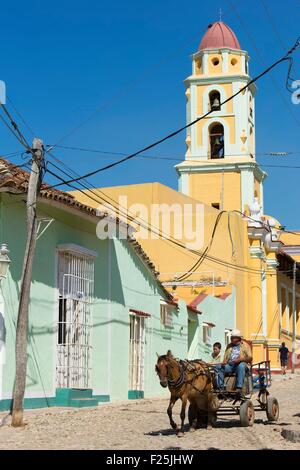 Cuba, provincia de Sancti Spiritus, Trinidad de Cuba listados como Patrimonio Mundial por la UNESCO, San Francisco de Assis iglesia ahora alberga el Museo de la lucha contra los bandidos y fachadas de casas coloniales