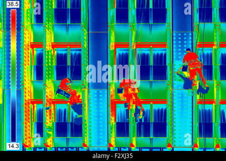 Imagen thermovision infrarrojos tres escaladores lave las ventanas
