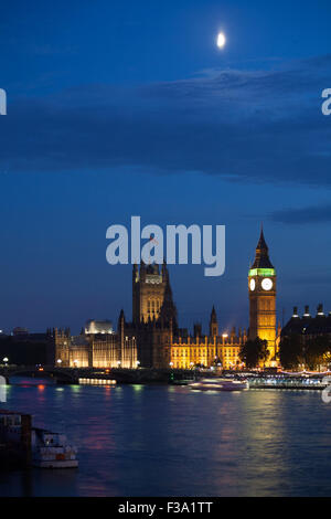 El Big Ben y las Casas del Parlamento o por la noche, Westminster, London