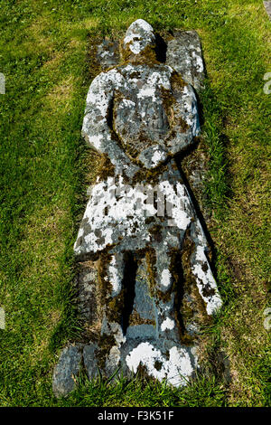 Cementerio Kilmuir con grave de caballero Angus Martin cerca del Museo de la vida de la Isla de Skye, Escocia. Foto de stock