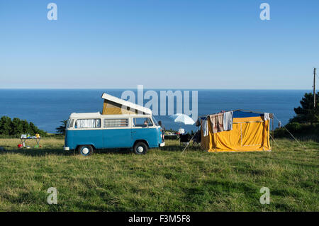 Camping en un campo con vistas al mar en East Prawle, Devon. Foto de stock