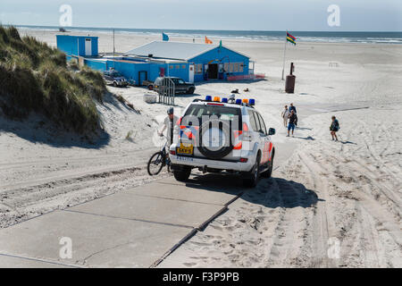 El 2 de julio de 2014 Ruta a través de las dunas a la Zandzeebar en la playa en Formerum aan Zee. El Bar Zandzee paal 11 en el Noordz