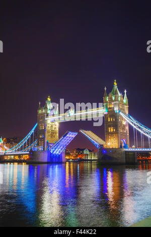 Tower Bridge en Londres, Gran Bretaña