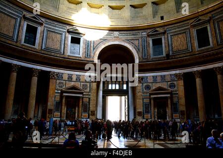 Interior del Panteón en Roma, Italia Foto de stock
