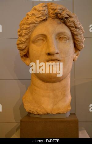 Estatua en el museo de Roma Centrale Montemartini Foto de stock