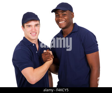 Retrato de co-trabajadores saludándonos con handshake Foto de stock