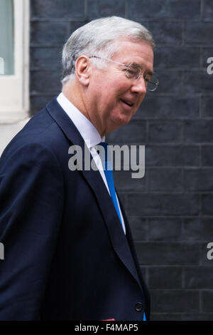Downing Street, Londres, 20 de octubre de 2015. El Secretario de Defensa, Michael Fallon deja 10 Downing Street después de asistir a la reunión semanal del Gabinete. Crédito: Paul Davey/Alamy Live News