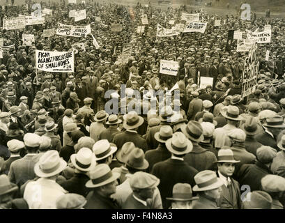 Reunión de los desempleados en el Grant Park durante la Gran Depresión, Chicago, EE.UU. Foto de stock