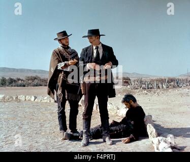 Clint Eastwood, Lee Van Cleef y Gian Maria Volonte / unos dólares más / 1965 dirigida por Sergio Leone [United Artists]