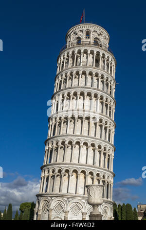 El Campanile La Torre Inclinada De Pisa Pizza Del Miracoli Pisa Provincia De Pisa En La Toscana Italia Europa Fotografia De Stock Alamy