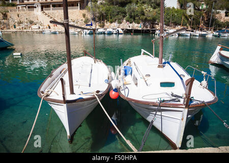 Barcos en el puerto de Cala Figueira, Mallorca