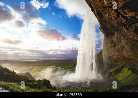 Hermoso paisaje impresionante de Islandia, Seljandafoss cascada Foto de stock
