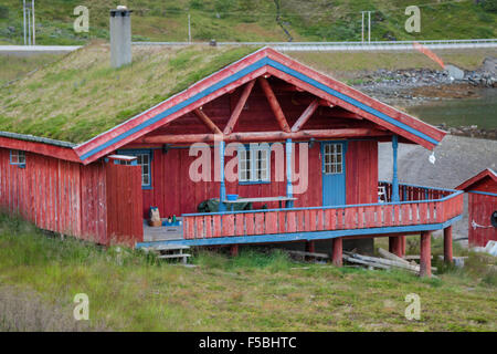 Típico pueblo pesquero noruego con las tradicionales cabañas rorbu,Honningsvåg rojo
