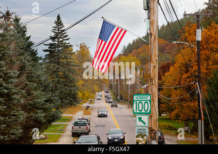 La ruta 100 road en otoño en Stowe, Vermont VT EE.UU. Foto de stock