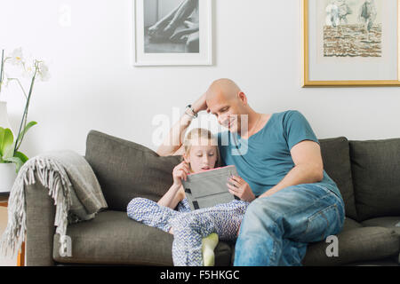 Suecia, padre haciendo los deberes con mi hija (8-9)
