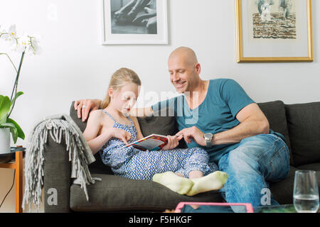 Suecia, padre haciendo los deberes con mi hija (8-9)