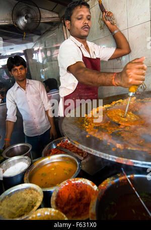 Pav Bhaji restaurante de carretera en Mumbai. Foto de stock
