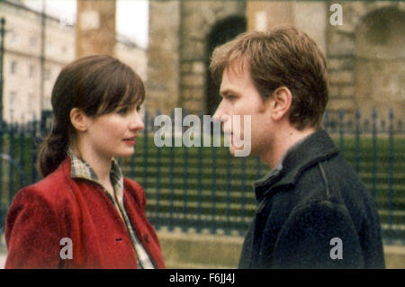 Abr 09, 2004; Glasgow, Escocia; Actores Emily Mortimer como Cathie débilmente y EWAN MCGREGOR como Joe Taylor, estrella en la película policíaca "Young Adam". Foto de stock