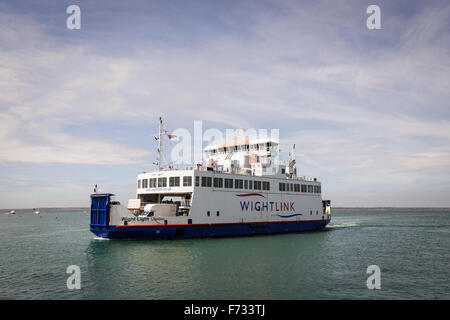 Srvice Wighlink's ferry de Yarmouth en la Isla de Wight en Lymington en Hampshire Foto de stock
