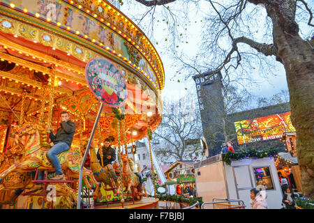 Leicester Square, Londres, Reino Unido. El 28 de noviembre de 2015. Feria de Navidad en Leicester Square Crédito: Matthew Chattle/Alamy Live News Foto de stock