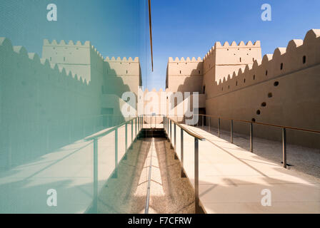 Vista exterior del nuevo museo en fortaleza reconstruida en Qasr Al Muwaiji (lugar de nacimiento de Sheikh Khalifa bin Zayed Al Nahyan),Al Ain Foto de stock