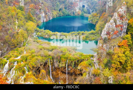 Croacia - Otoño paisajes del Parque Nacional de Los Lagos de Plitvice, la UNESCO