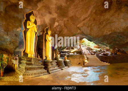 Tailandia - provincia de Phang Nga, Wat Suwan Kuha Templo Cueva Foto de stock