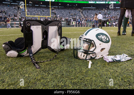 New York Jets defensive end Micheal Clemons (72) runs against the Chicago  Bears during an NFL football game Sunday, Nov. 27, 2022, in East  Rutherford, N.J. (AP Photo/Adam Hunger Stock Photo - Alamy