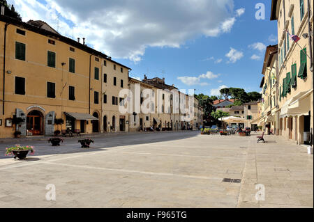 Gran lugar con remé casas en Cetona, de estilo toscano, Toscana, Italia Foto de stock