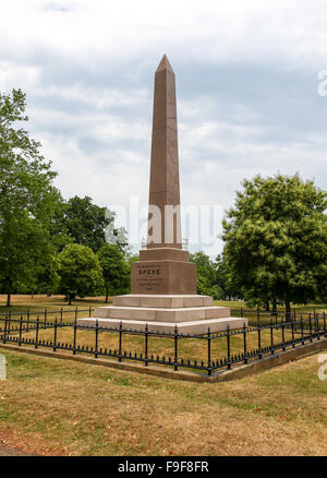 El Speke monumento es una estatua de granito rojo en los jardines de Kensington Londres England Reino Unido dedicado a John Hanning Speke el explorador Foto de stock