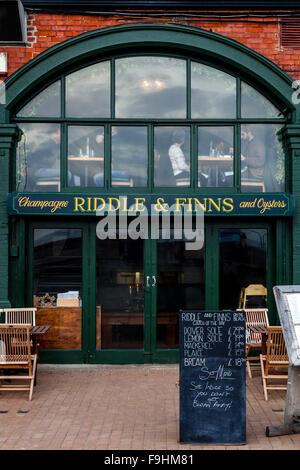 Riddle y finlandeses, Champagne & Oyster Bar, Brighton, Sussex, Reino Unido
