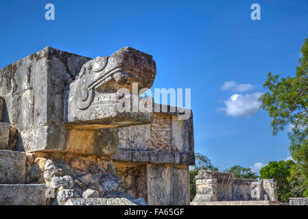 Plataforma de las águilas y Los Jaguares, Chichén Itzá, sitio del Patrimonio Mundial de la UNESCO, Yucatán, México Foto de stock