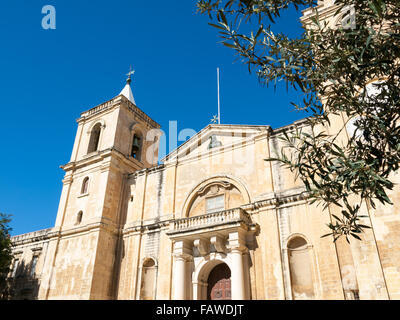 Una vista del exterior de la concatedral de San Juan, situada en la Valetta, Malta. Foto de stock