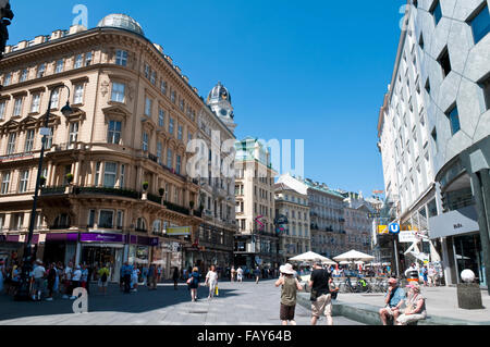 Vista a lo largo de Graben, una de las principales calles de compras en Viena, Austria. Foto de stock