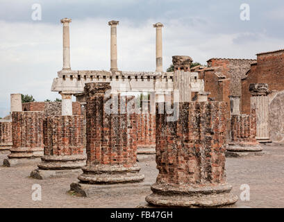 Basílica, mirando hacia el foro, ruinas de Pompeya