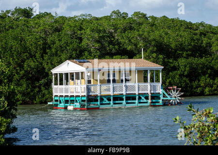Florida, Fort Ft. Myers Beach, Estero Bay, Lovers Key Carl E. Johnson State Park, área de recreación, casa flotante, rueda de remo, agua, FL151021026 Foto de stock