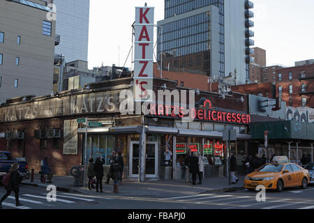 Katz's Delicatessen en Houston Street en el Lower East Side de Manhattan Foto de stock