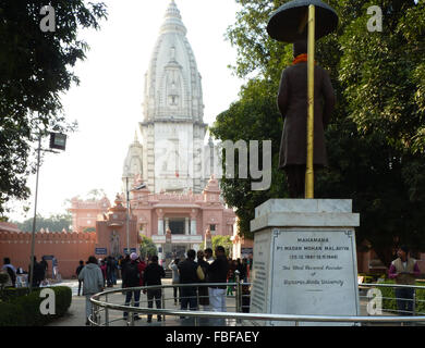 Shri Vishwanath Temple o el templo Birla en BHU Campus, Varanasi Foto de stock